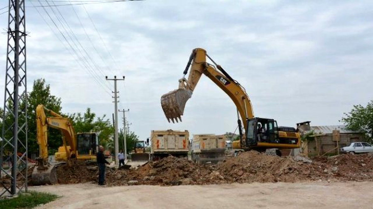Yunus Emre Mahallesinde Yol Yapım Çalışması Başlatıldı