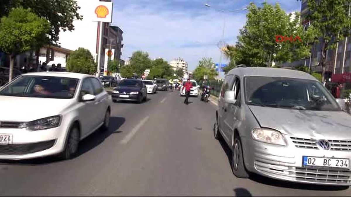 Adıyaman Hafif Ticari Aracın Çarptığı Genç Kız Ağır Yaralandı