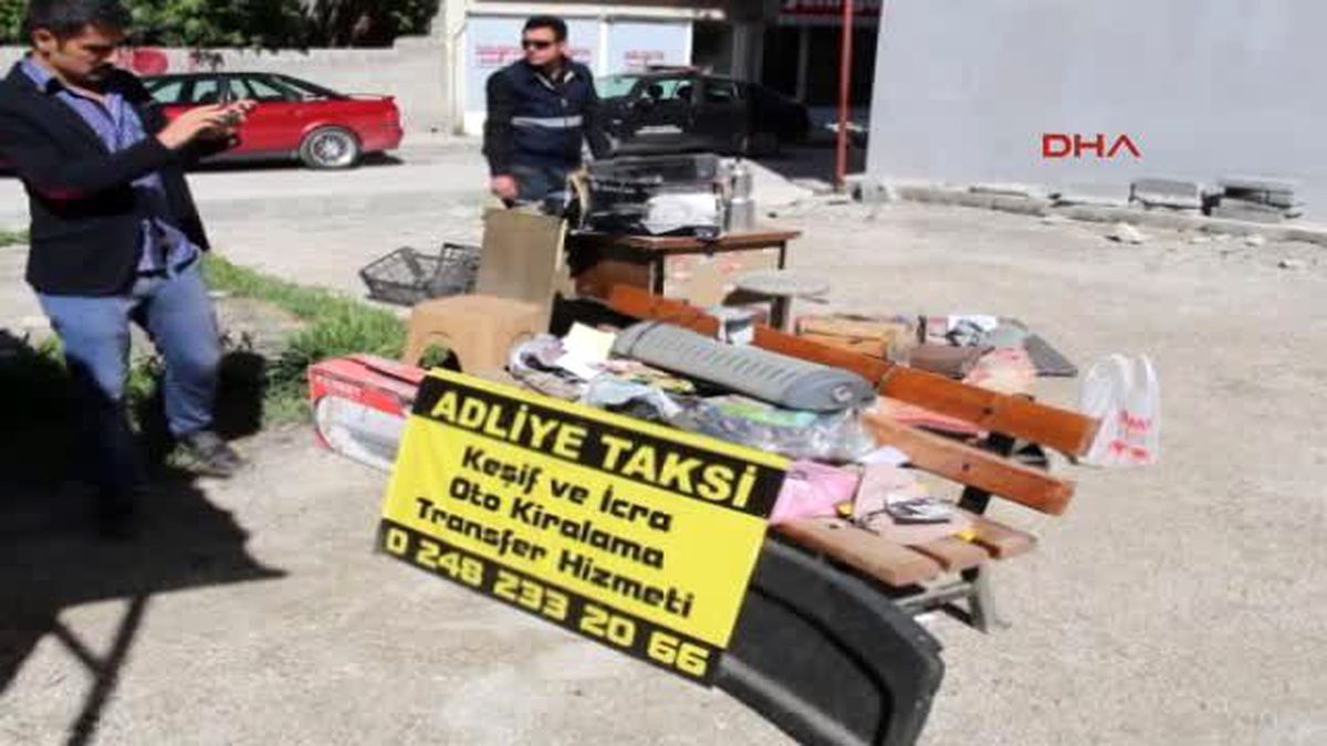Burdur Kullanılmayan Taksi Durağı Kulübesi Kaçak Olduğu Gerekçesiyle Kaldırıldı