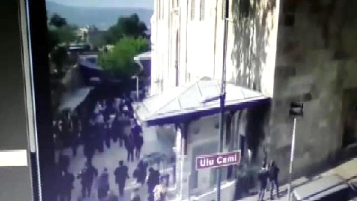 Bursa\'da İntihar Saldırısı: 11 Yaralı Var, Kadın Terörist Öldü (4)
