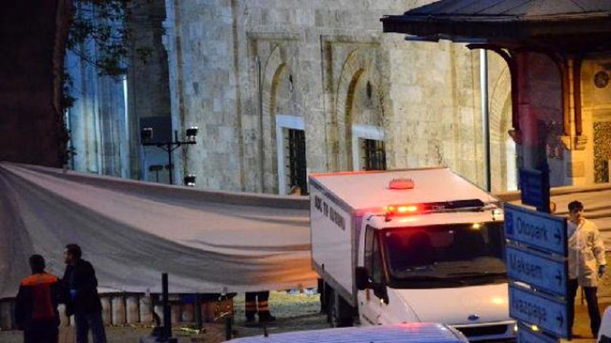 Bursa\'da İntihar Saldırısı: 11 Yaralı Var, Kadın Terörist Öldü (7)