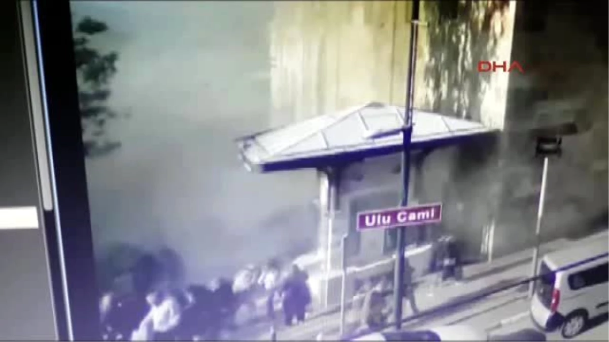 Bursa\'da Kadın Canlı Bombanın Kendini Patlattığı An Kamerada