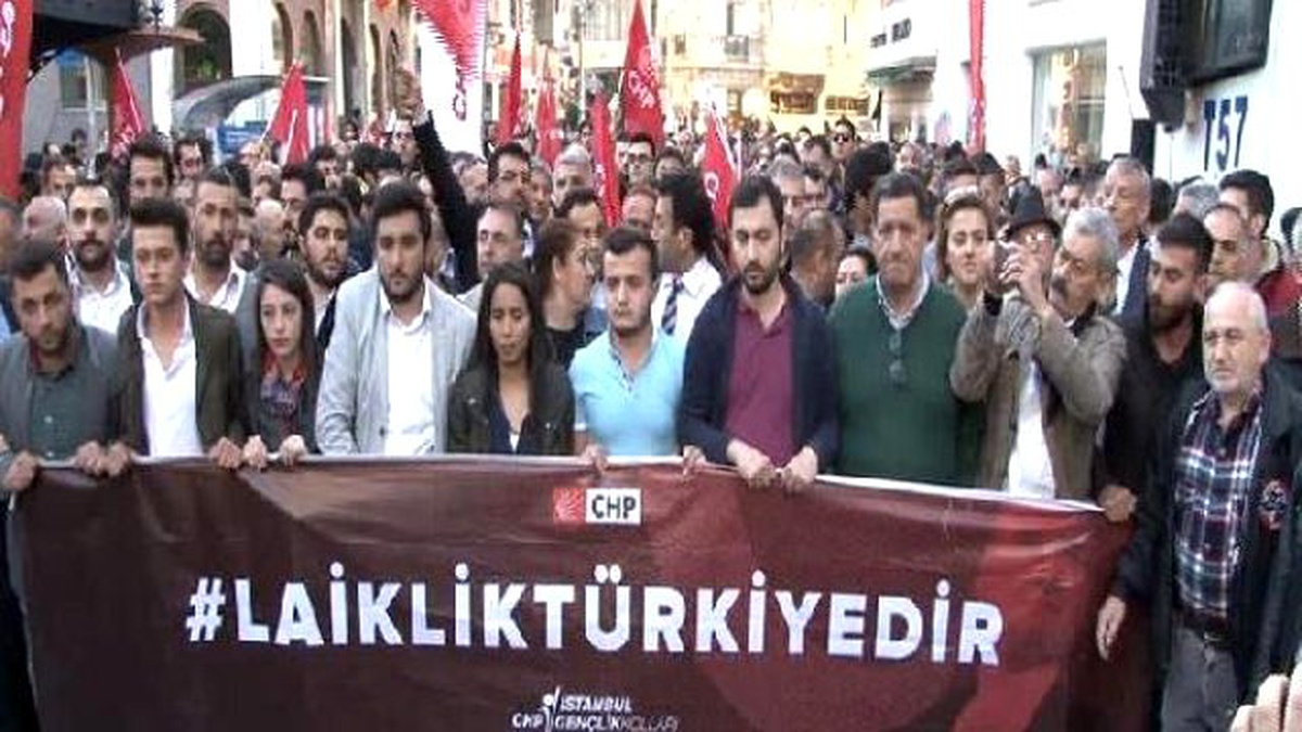 CHP İstanbul İl Gençlik Kolları\'ndan Kahraman\'a Tepki...