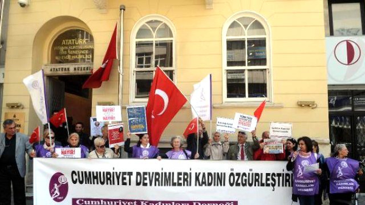 Cumhuriyet Kadınları Derneği\'nden TBMM Başkanı\'na Tepki