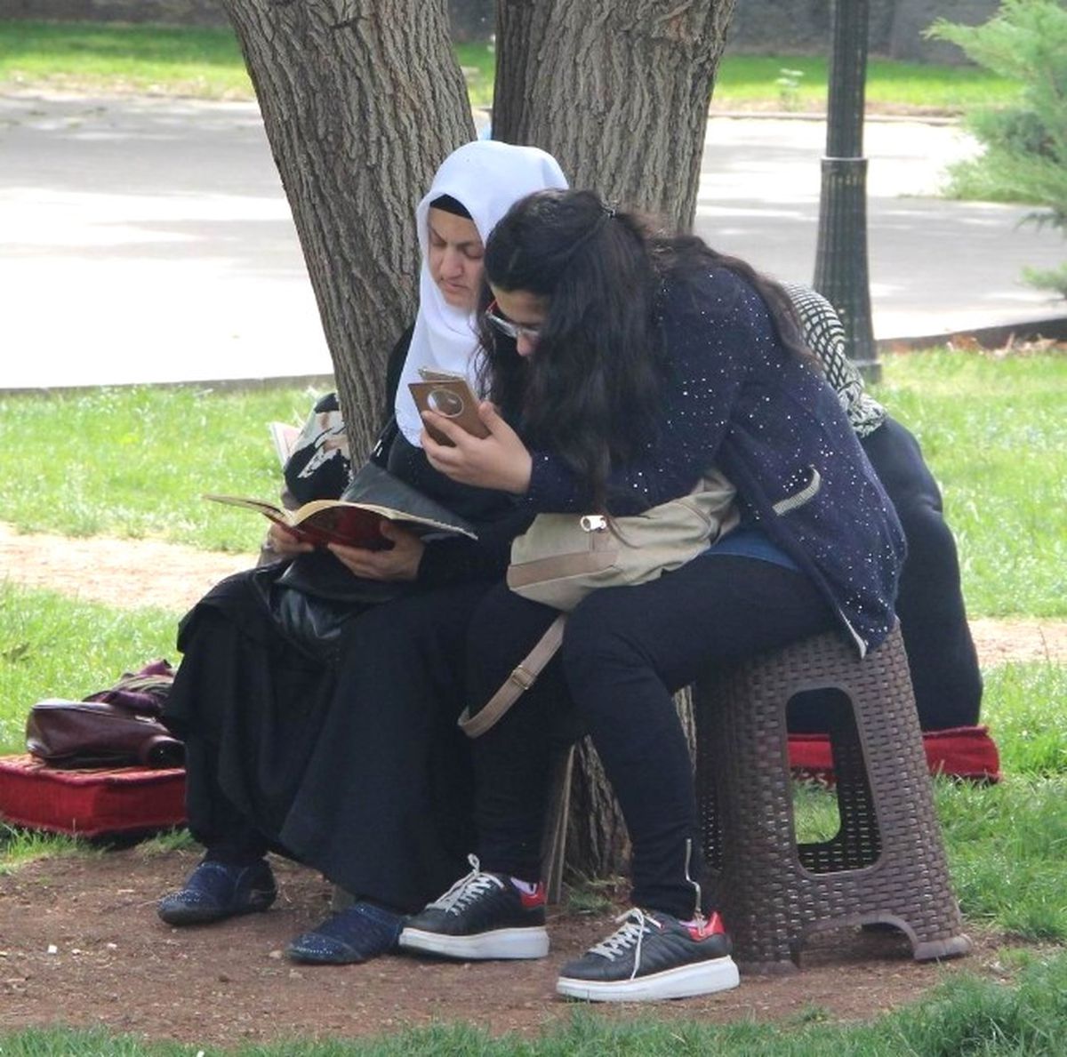 Diyarbakır\'da Teog\'a Giren Öğrencilerin Velileri Parklara Akın Etti