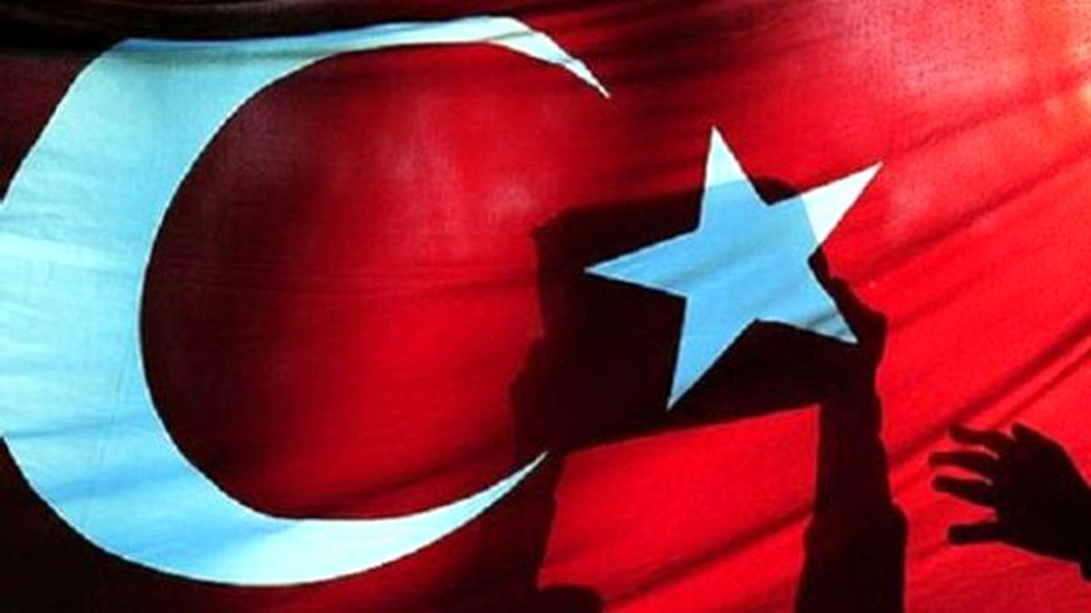 FT: Dolandırıcılar Türklerin Milliyetçilik Duygularını Sömürüyor