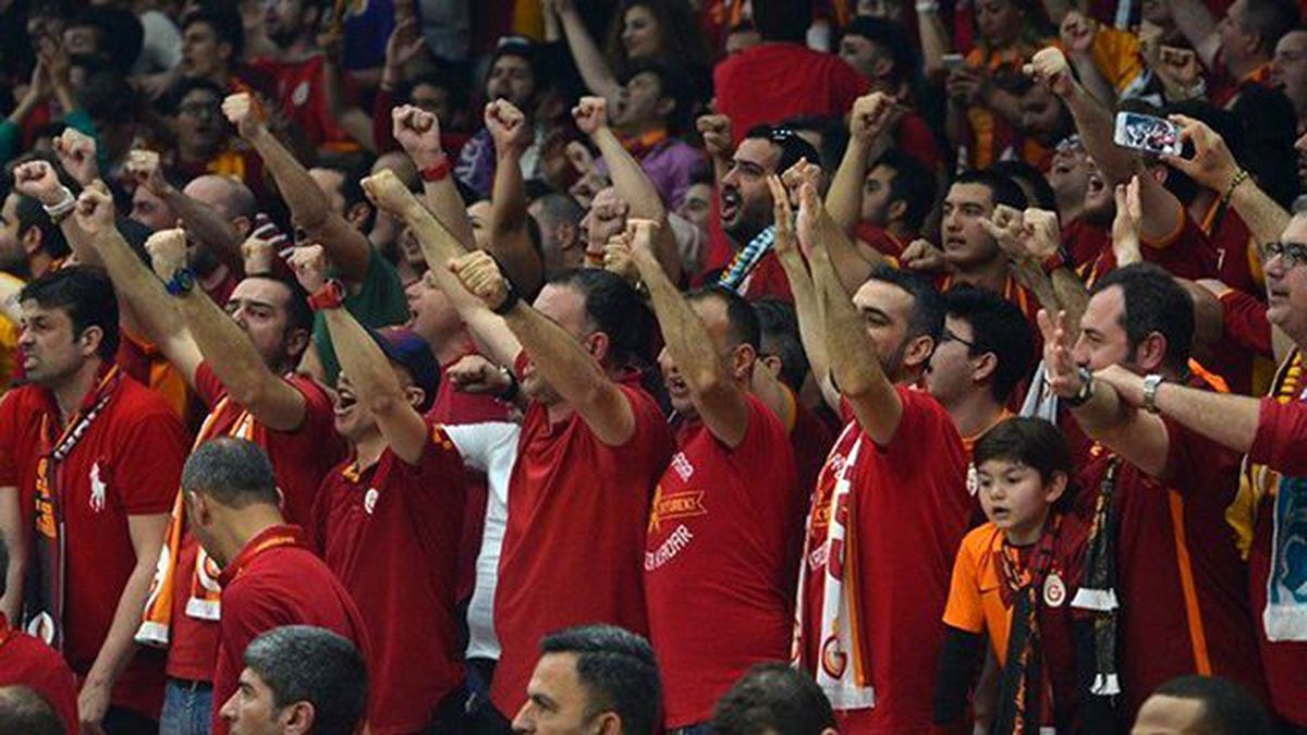 Galatasaray Taraftarı Eurocup Finalinde Yönetimi İstifaya Çağırdı