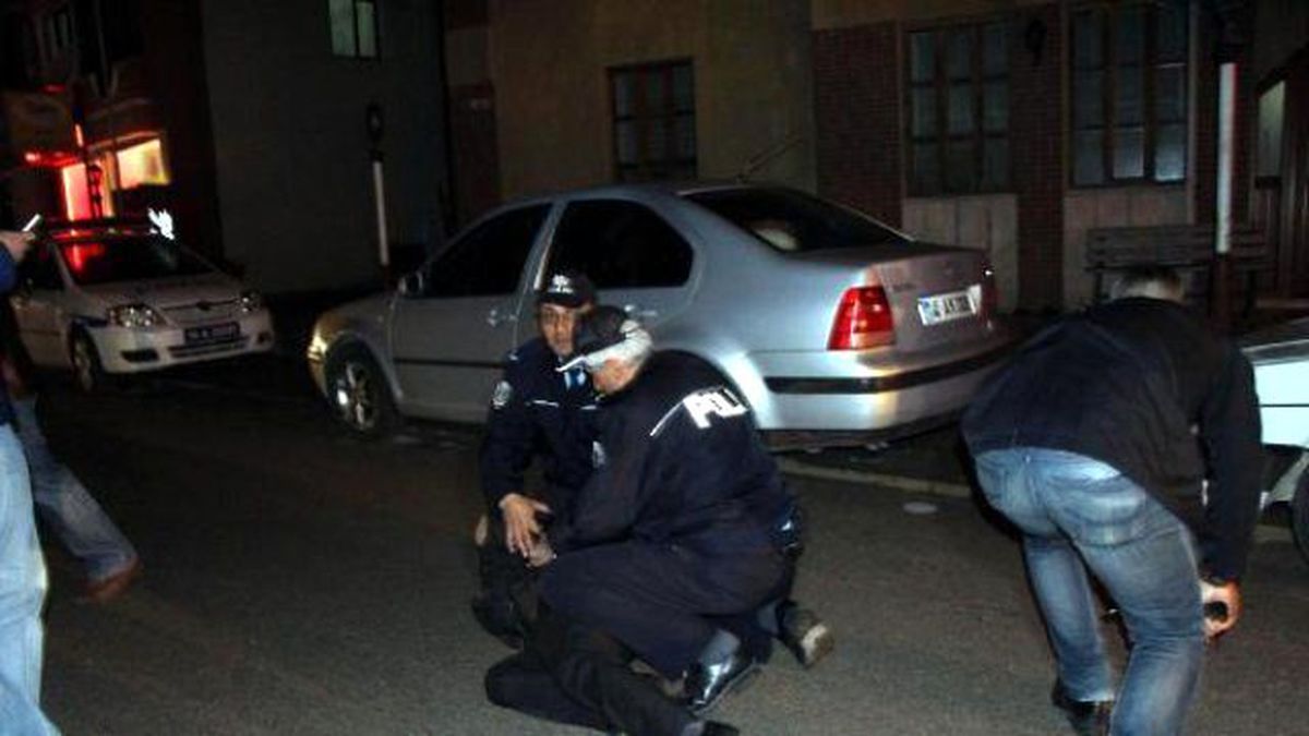 İkiz Plakalı Otomobilde Bomba Paniği