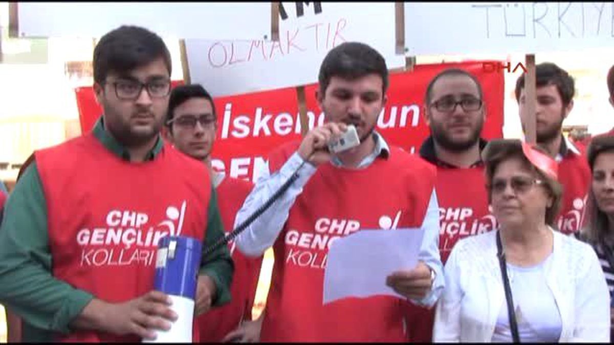 İskenderun Chp?li Gençlerden Oturma Eylemi