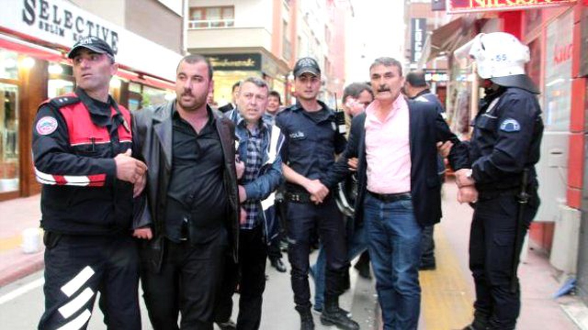 Kesk Üyelerinin \'Laiklik\' Açıklaması Sırasında Arbede