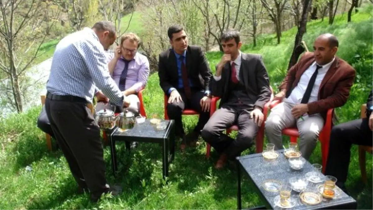 Öğretmenleri Konuk Etmek İçin Yarışıyorlar