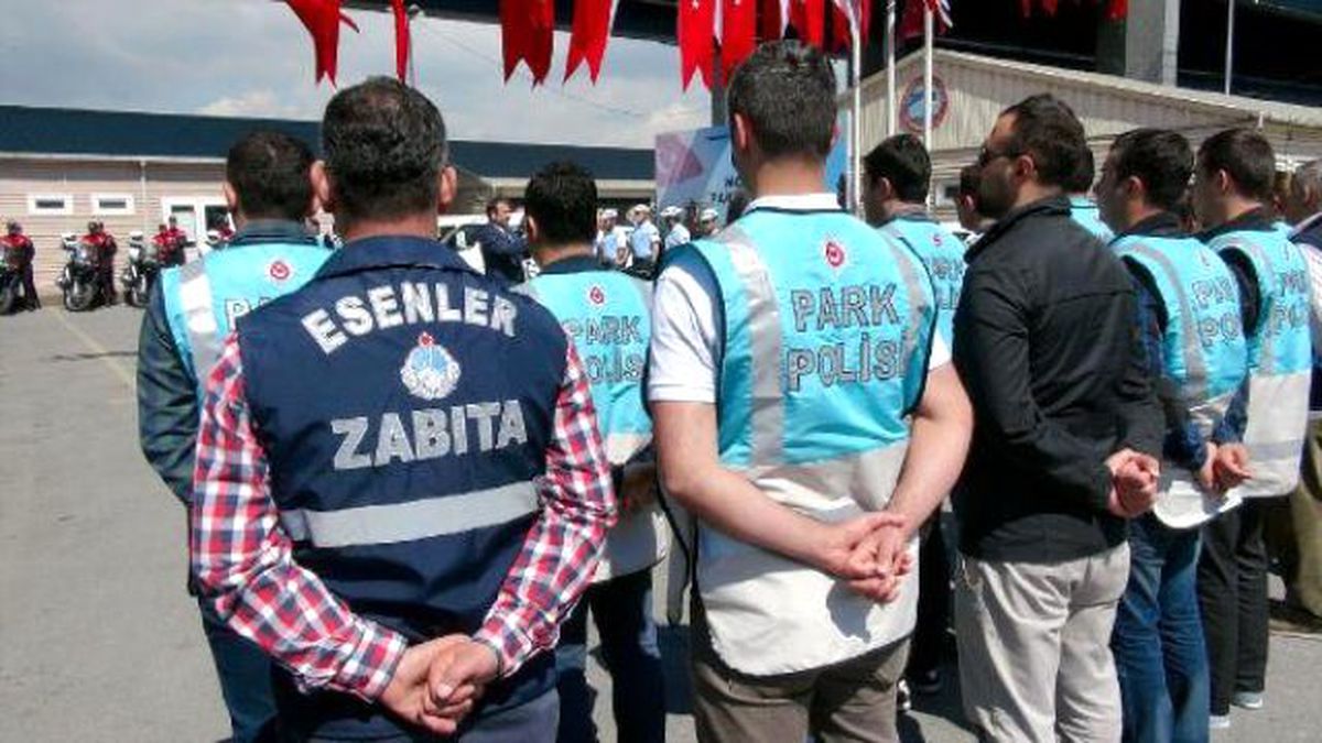 Parklara Mobil Polis