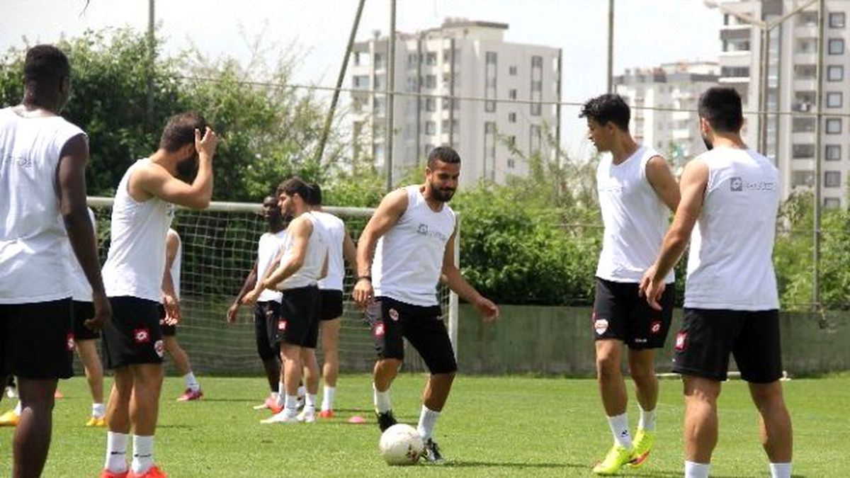 Şampiyon Adanaspor, Top Başı Yaptı