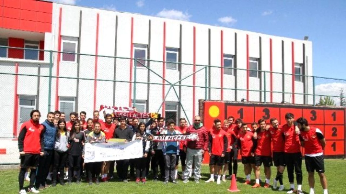Siyah Kırmızılılar Trabzon Maçının Hazırlıklarını Sürdürüyor