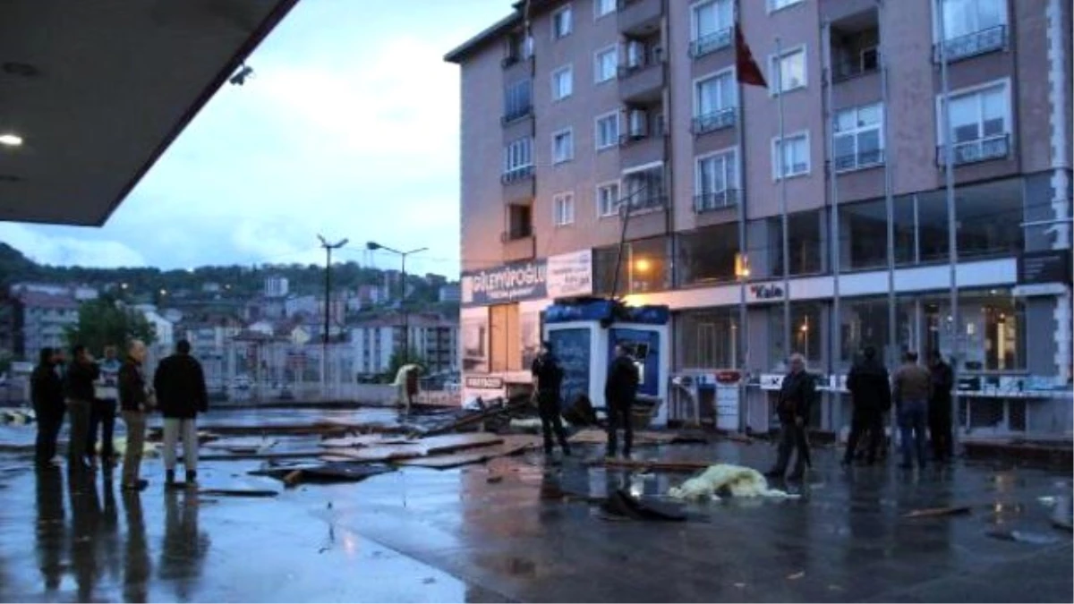 Zonguldak\'ta Fırtına Çatıyı Uçurdu