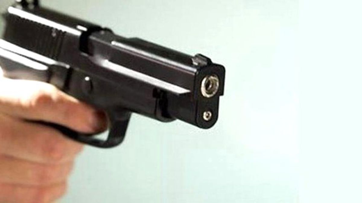 2 Yaşındaki Çocuk Otomobilde Unutulan Silahla Annesini Vurdu