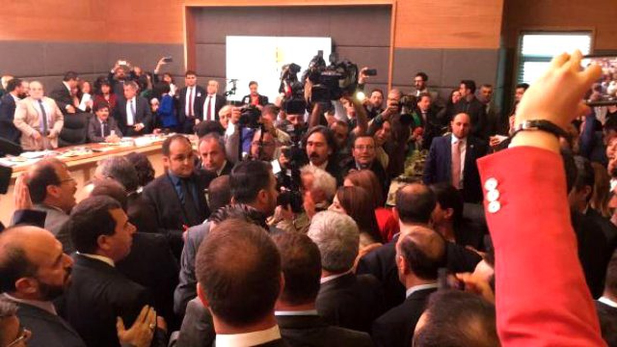 Anayasa Komisyonu\'nda Tartışma Çıktı (1)