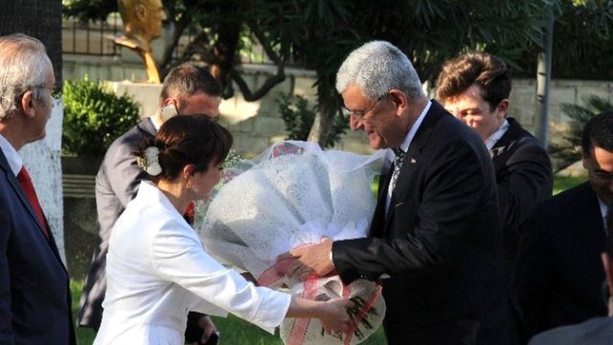 Bakan Bozkır Hatay Valisi Topaca\'yı Ziyaret Etti
