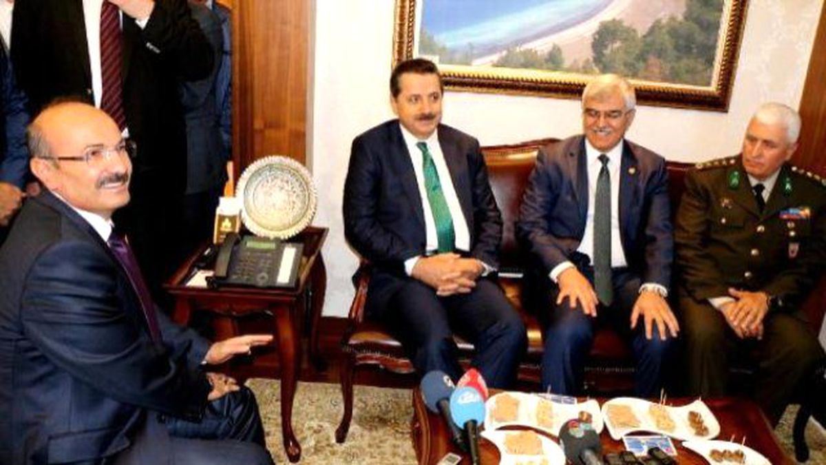 Bakan Çelik: Her Yıl 100 Bin Hektar Araziyi Kaybedersek 200 Yıl Sonra Çocuklar Toprağı Saksıda Görür