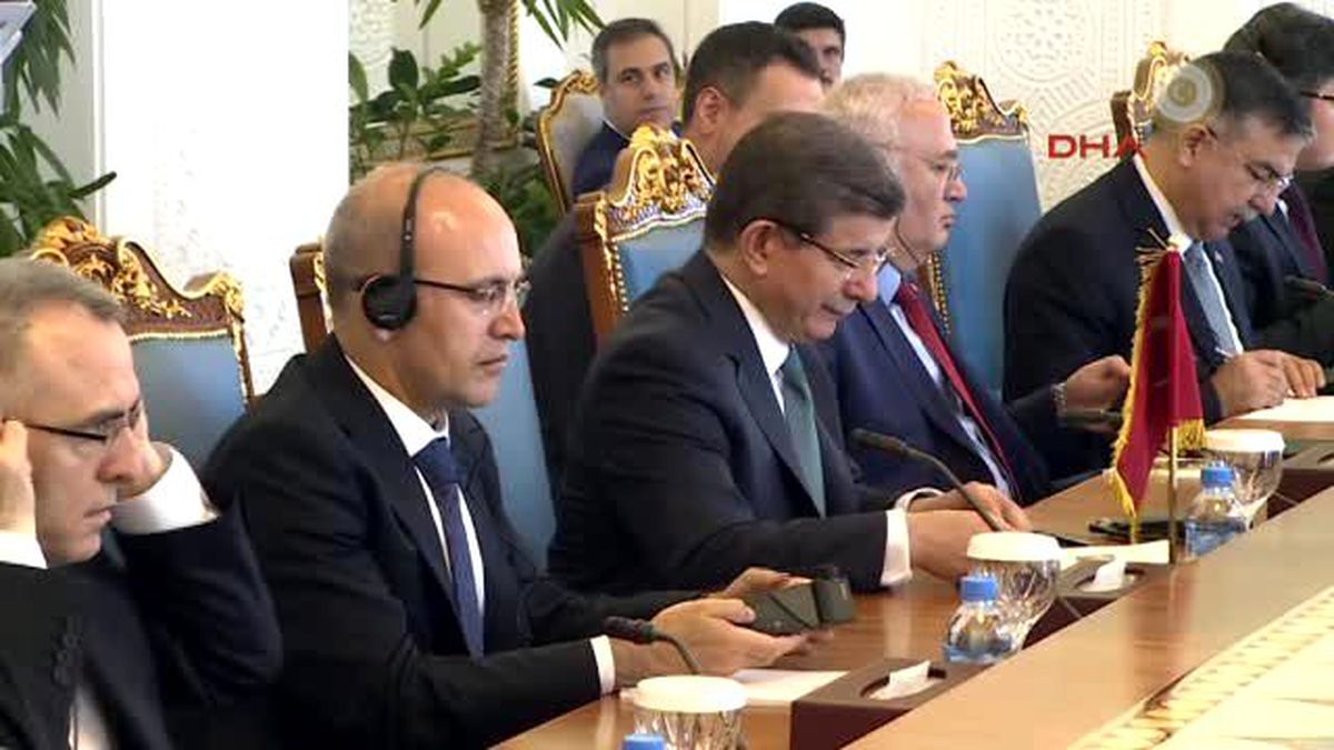 Başbakan Davutoğlu Katar\'da Heyetler Arası Görüşmelerde Bulundu