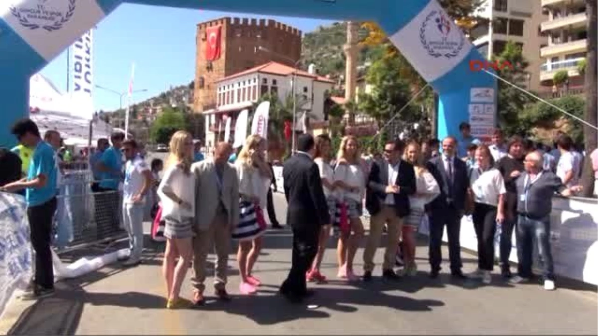 Cumhurbaşkanlığı Bisiklet Turu\'nun Alanya-Kemer Etabı Başladı