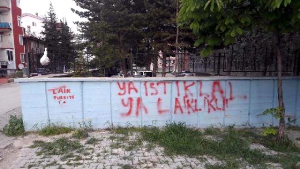 Duvarlara \'Laik Türkiye\' Yazan CHP\'li Gençler İfadeye Çağrıldı