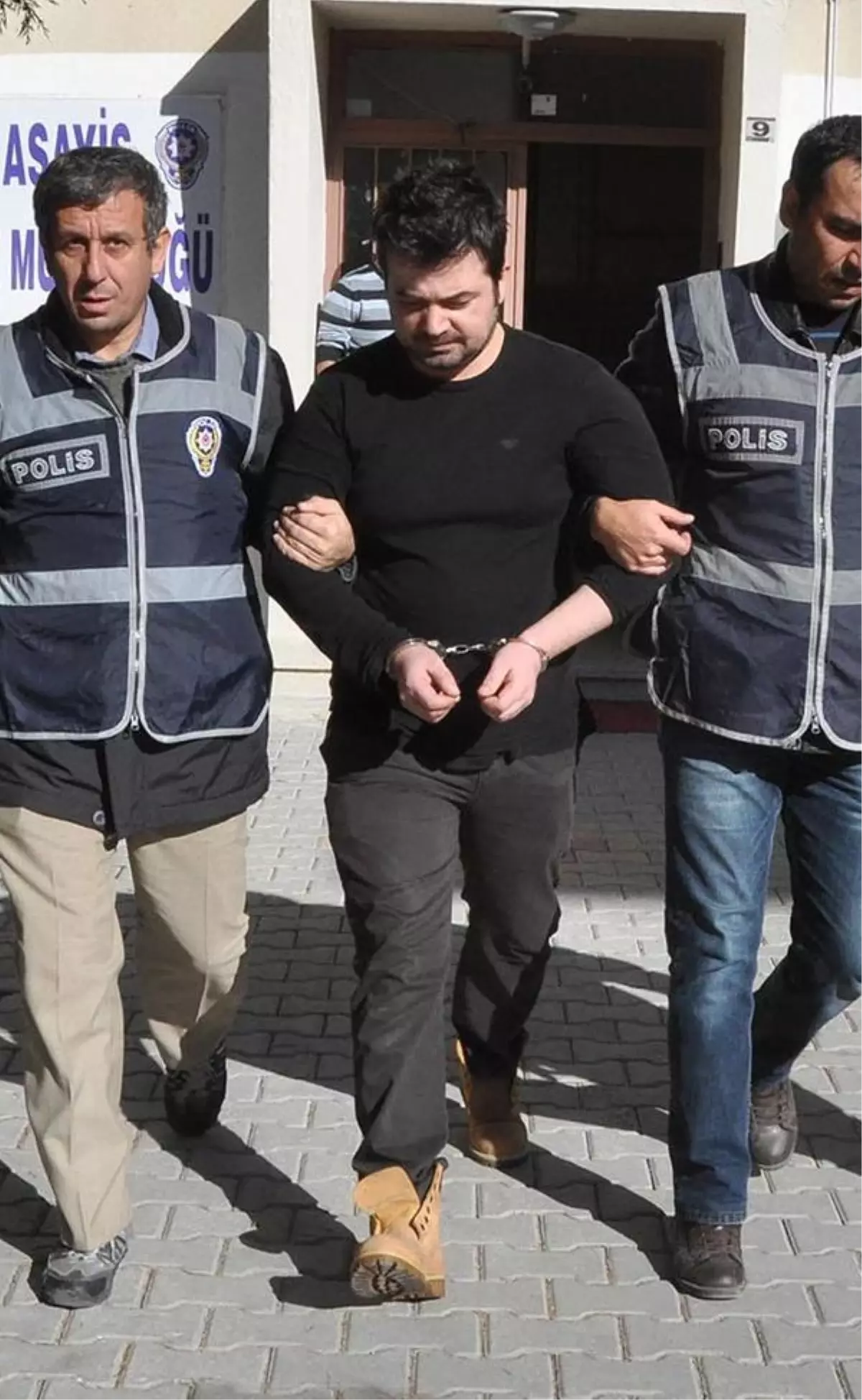 Eşini Öldürüp 3 Polisi Yaralayan Koca: Çığlık Atınca Tüfek Ateş Aldı