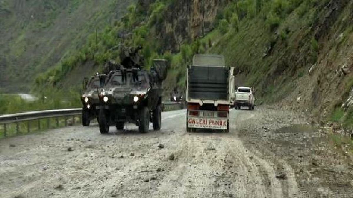 Hakkari\'de Askeri Konvoya Roketatarlı Saldırı