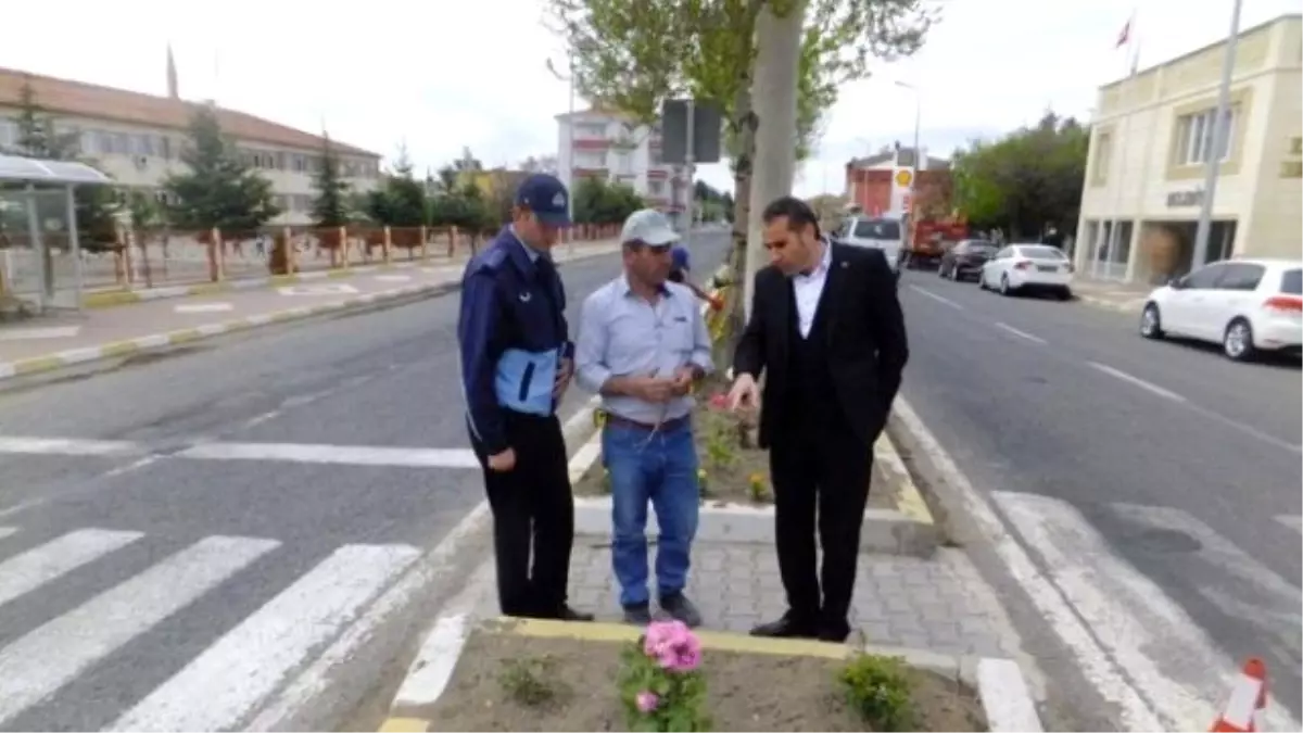 Kaymaklı Kasabası Çiçeklerle Donatıldı