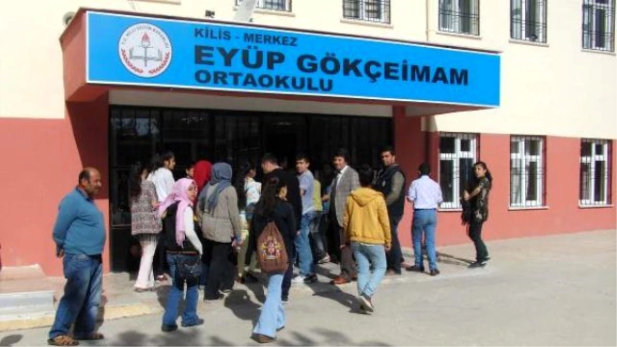 Kilis\'te Endişeli Sınav! Öğrenciler Roket Korkusuya TEOG\'a Girdi