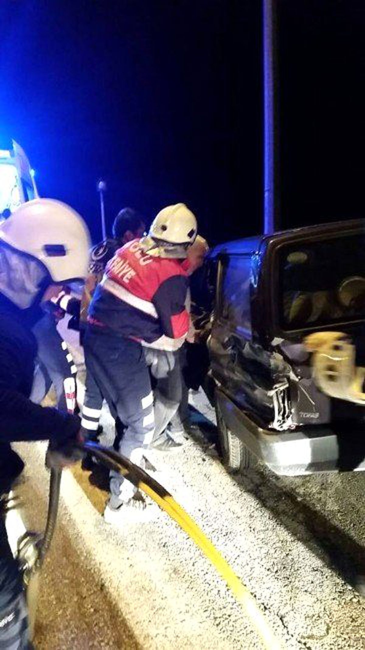 Bolu\'da Korkunç Kaza! Otomobil Bariyere Ok Gibi Saplandı