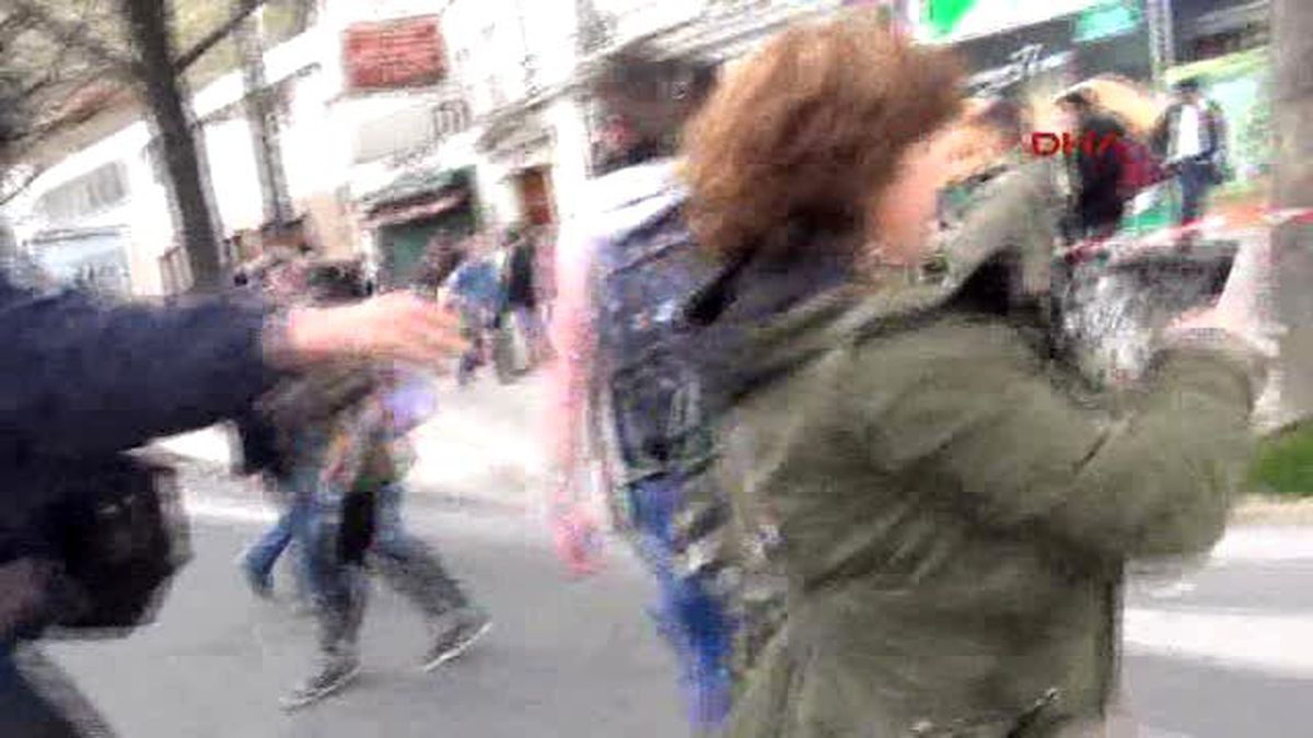 Paris\'teki İş Kanunu Karşıtı Eylemde Göstericiler Polisle Çatıştı