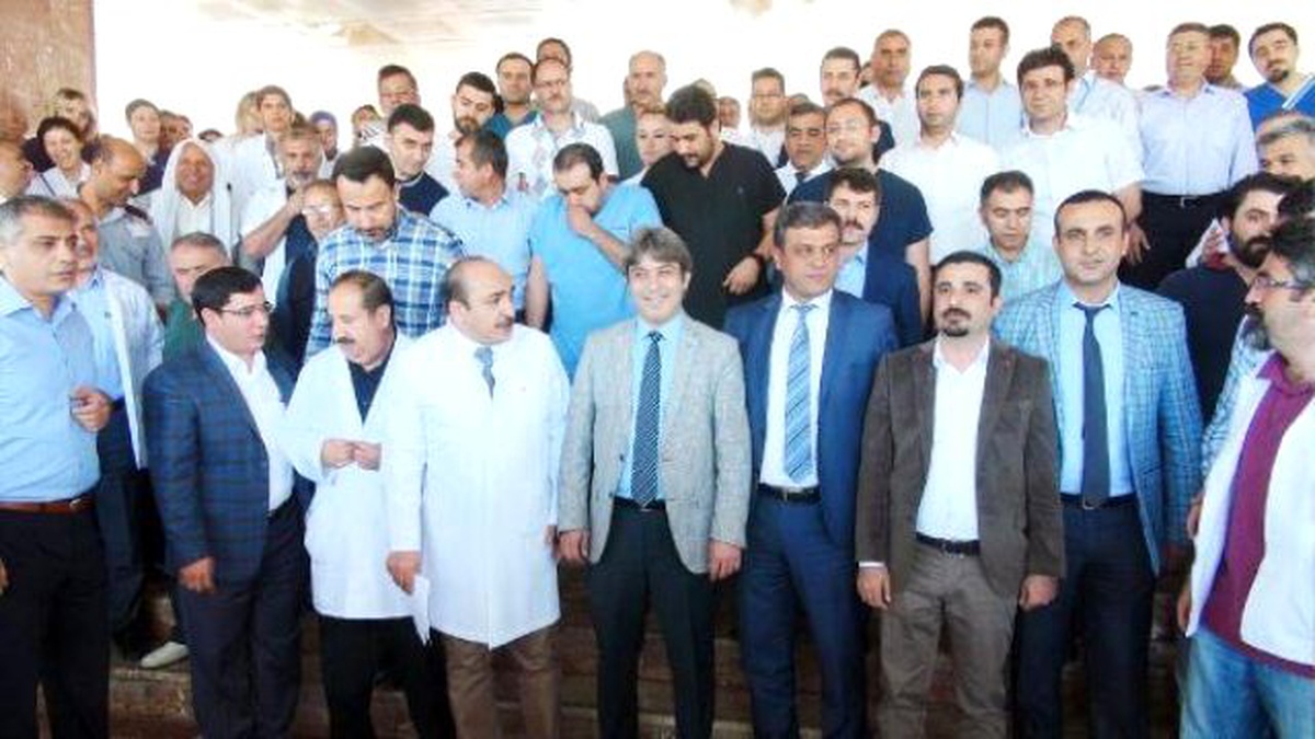 Şanlıurfa\'da Sağlık Çalışanlarından Doktora Saldırıya Tepki