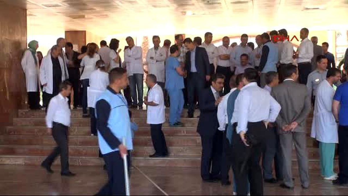 Şanlıurfa\'da Sağlık Çalışanlarından Doktora Saldırıya Tepki