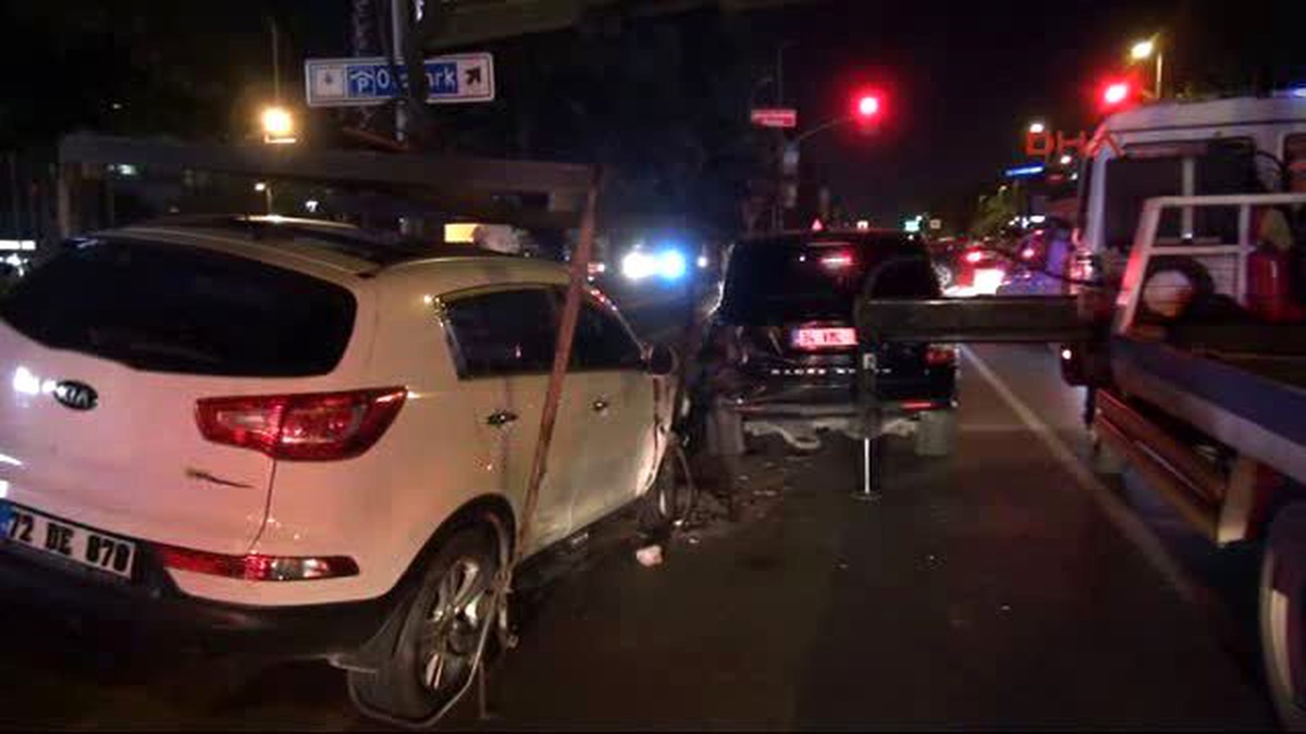 Ünlü Sanatçı Ferhat Göçer Trafik Kazası Geçirdi