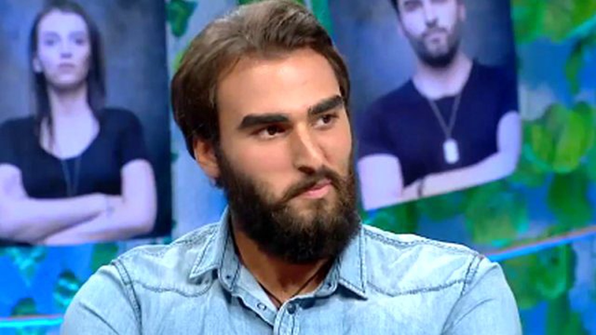 Seyirciden Zafer\'e Büyük İlgi! Onu Uzun Süre Alkışladılar...