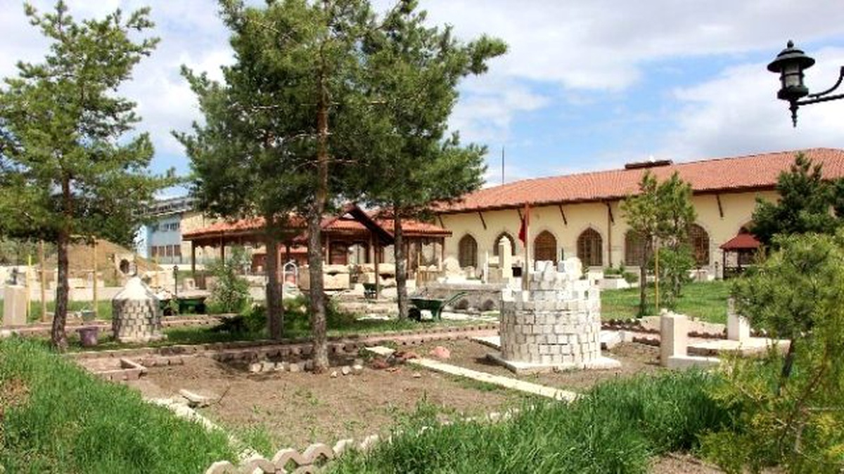 Sivas\'taki Tarih Eserlerin Minyatürleri Yapılıyor