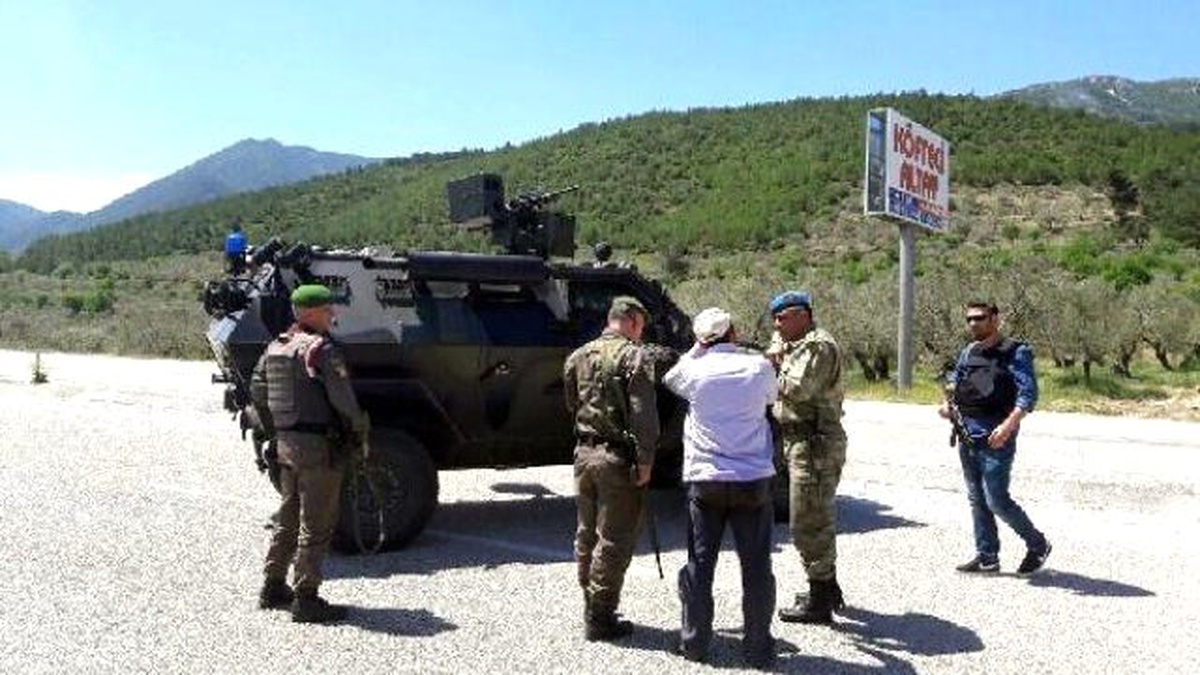 Soma\'da Yola Tuzaklanan Bomba Patladı: 1 Astsubay Yaralı (2)