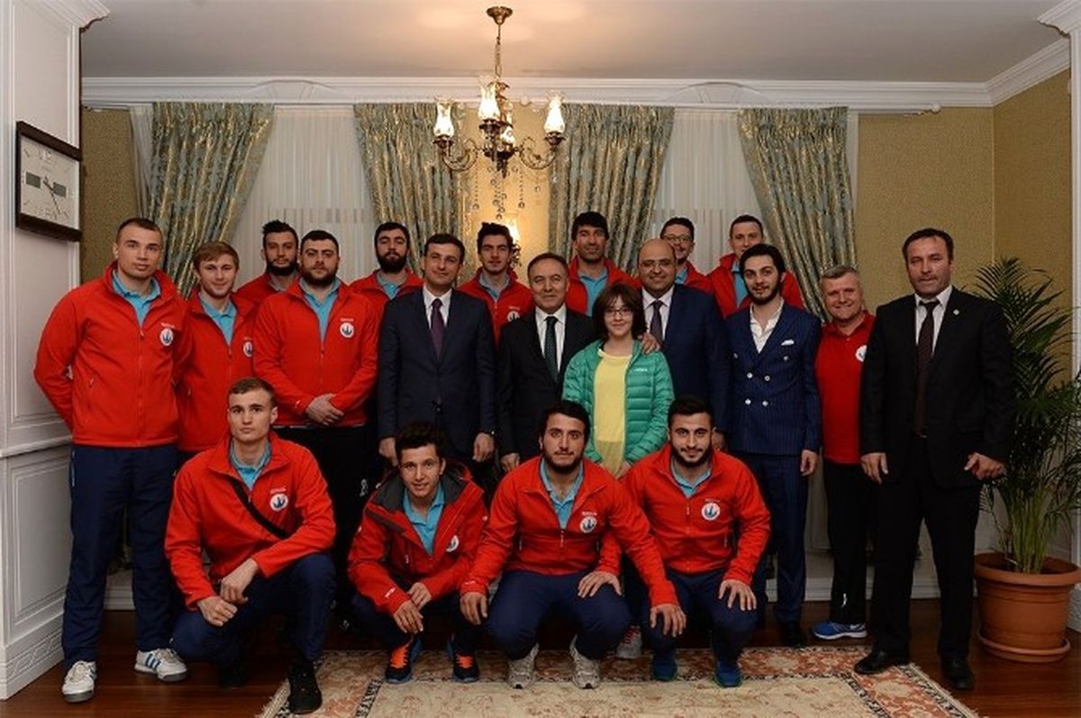 Süper Lige Çıkan Termalspor\'dan Vali Altıparmak\'a Ziyaret