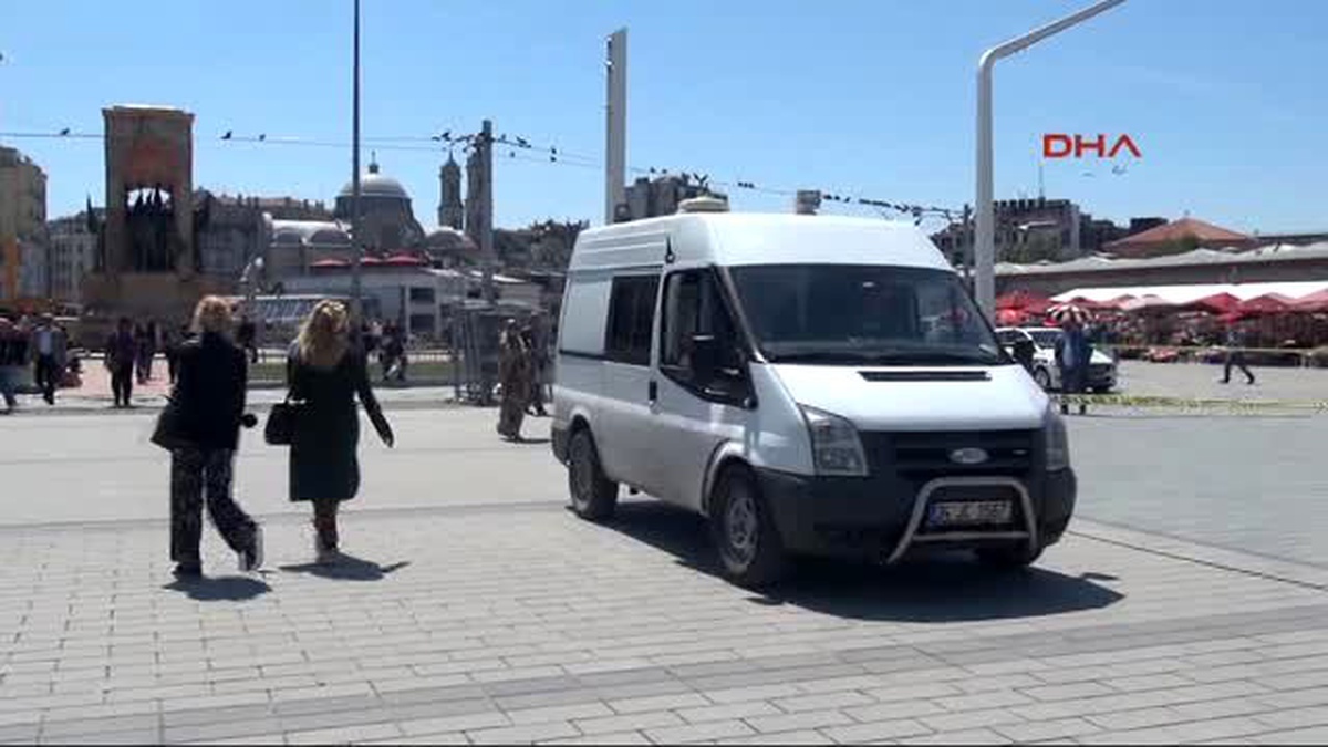 Taksim Meydanı\'nda Şüpheli Çanta