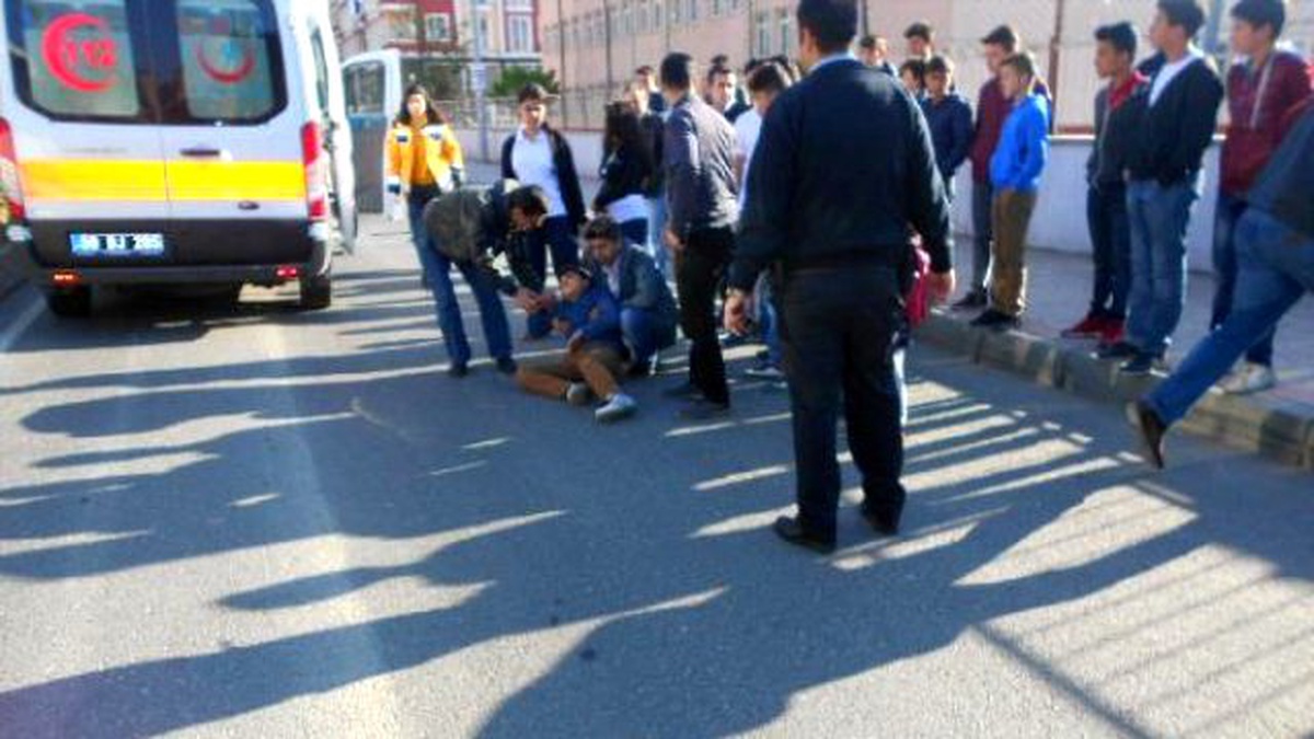 Teog Sınavına Giderken Otomobil Çarpan Çocuk Ağır Yaralandı