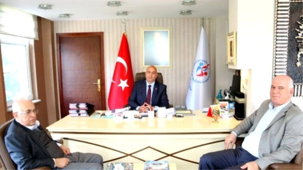Türkiye Hentbol Federasyonu Başkanı\'ndan Özyurt\'a Ziyaret