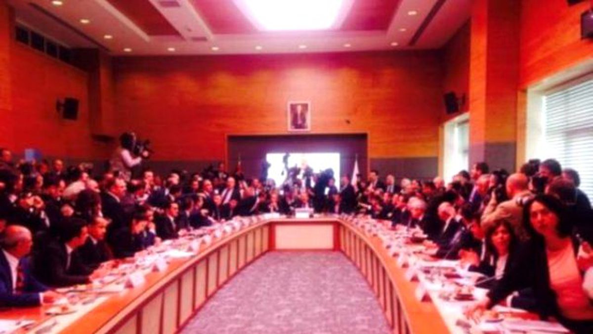 Yer Tartışması Çıktı! Dokunulmazlık Görüşmeleri Kavgayla Başladı