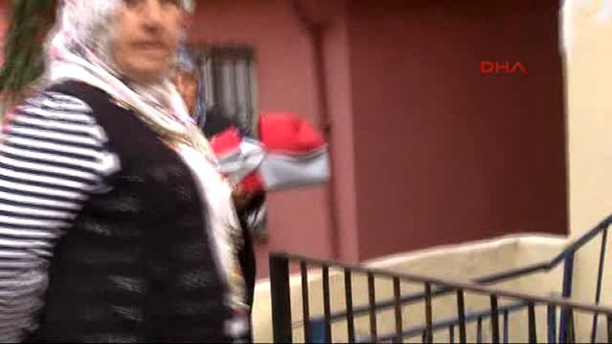 5 Aylık İkizler Şehit Babalarını Uğurladı