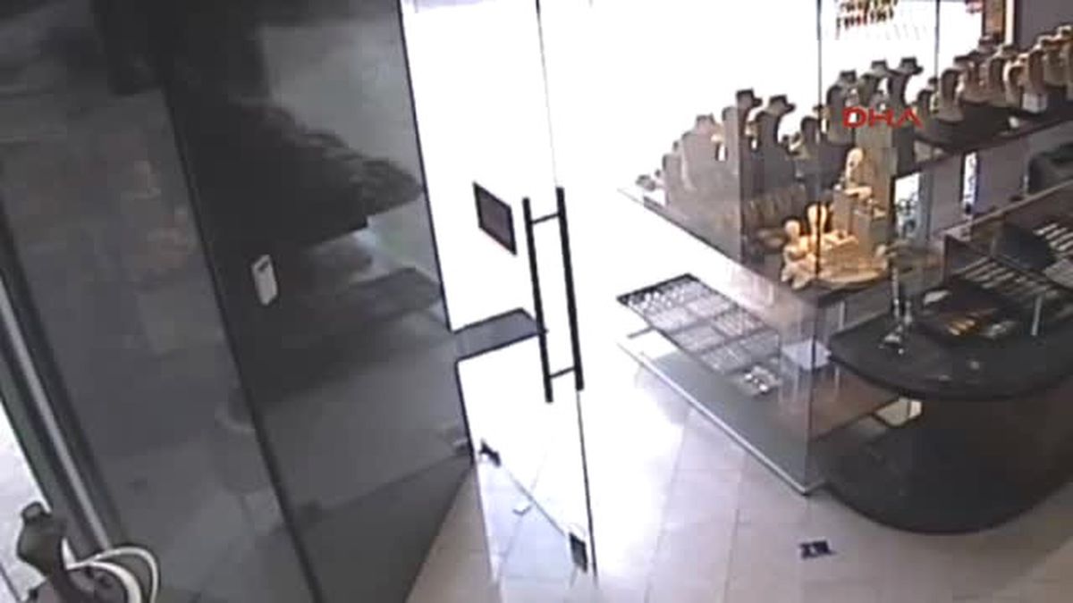 Kara Çarşaflı Silahlı Soygun Çetesi Çökertildi