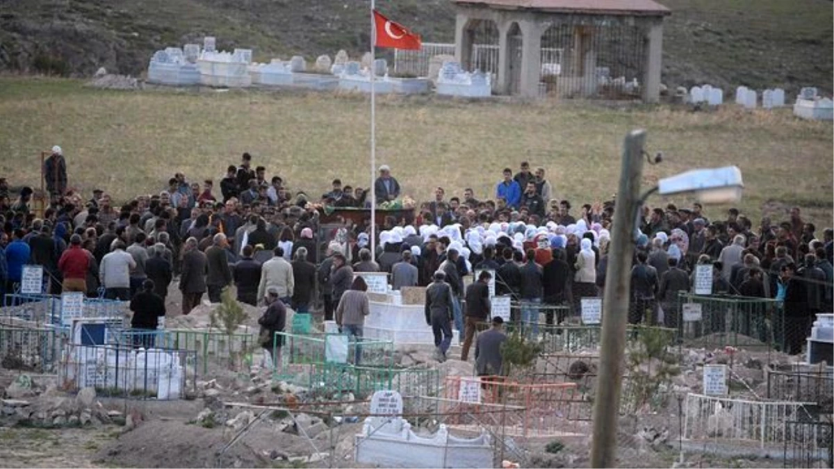 HDP Milletvekili Taşdemir, PKK\'lı Teröristin Cenazesine Katıldı