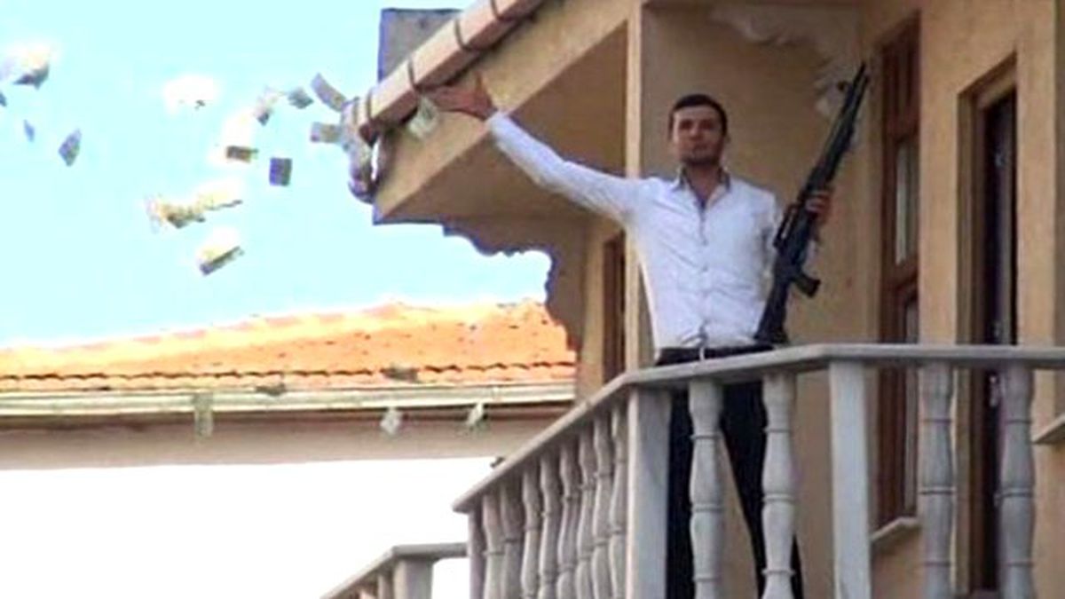 Kumkapı'daki Banka Soygununda Sokağa Saçılan Paraların 4 Bin 900 Lirası Eksik