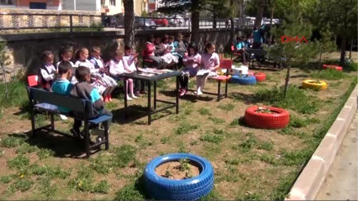 Sivas - Minik Öğrenciler Atık Malzemelerle Okullarını Renklendirdi