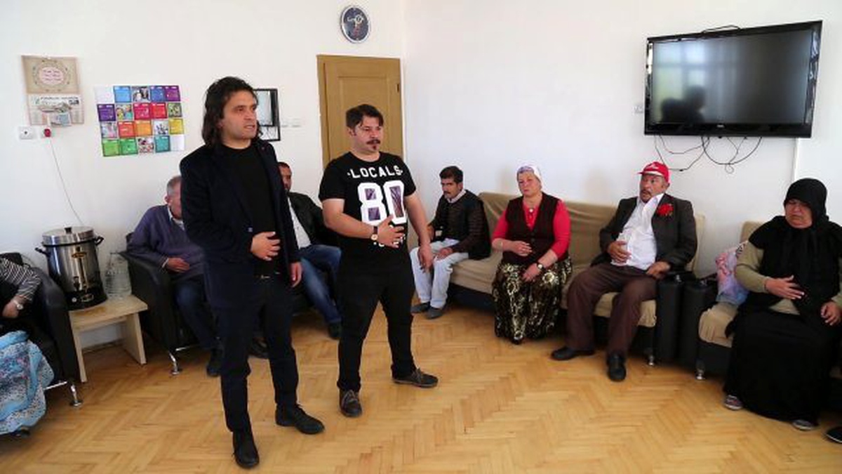Tiyatro terapisiyle şizofreni hastalarını hayata bağladı