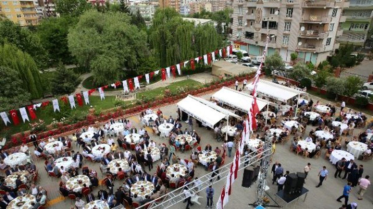 Ali Dede Hayratı Binlerce Kişiyi Aynı Sofrada Buluşturdu